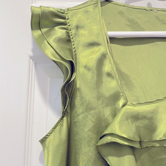 SATINY green luxurious sleeveless top. Asymmetrical neckline. XL
C - Picture 5 of 10